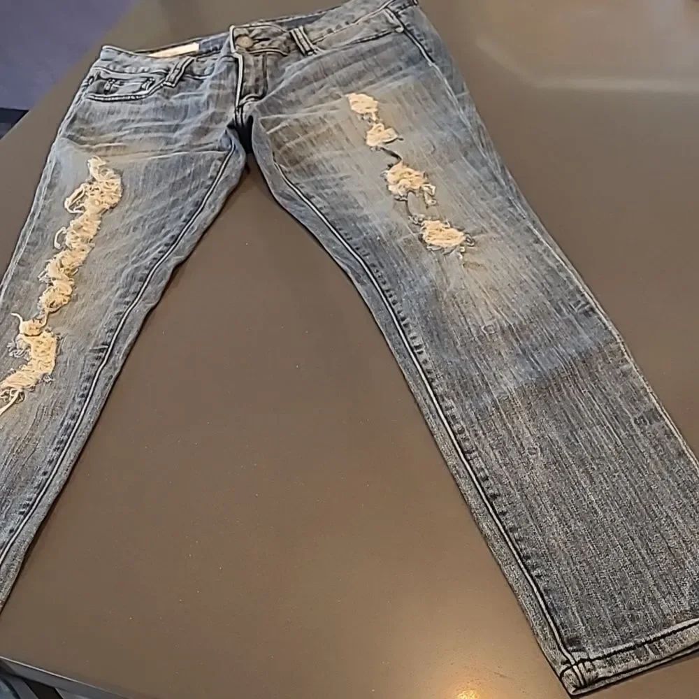 DECREE super skinny sz distressed jeans